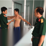 Không nhận giấy khám nghĩa vụ quân sự cho con có vi phạm pháp luật không?